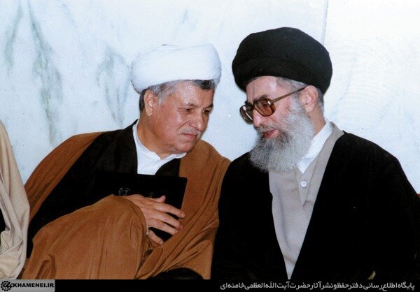 خاطرات هاشمی: رهبری از دست تندروهای چپ خشمگین‌اند