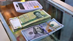 خریداران خرد چرا ارز دولتی نمی‌خرند؟ارز گران آزاد بهتر از ارز دولتی