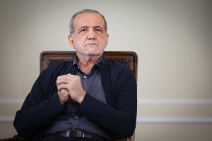 دوسال است که دشمن با پزشکیان می جنگد؛ دوسال است که صداوسیما هم علیه اوست اما مرد وفاق هنوز استوار است
