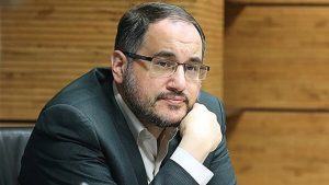  رئیس مرکز پژوهش‌های مجلس از ضرورت تفکیک بین میدان اجتماعی و عرصه تصمیم‌گیری گفت؛ عرصه دفاع نیازمند شور و حضور مردم است اما...