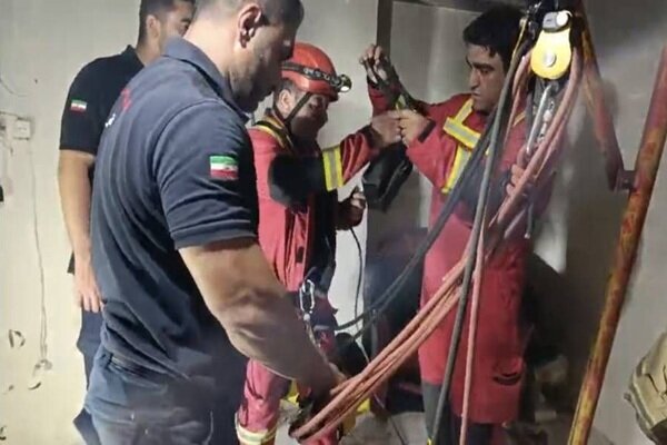 سقوط پدر و پسر از ارتفاع ۸ متری ساختمان در حال ساخت
