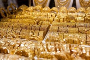 طلا از اوج دو ماهه عقب نشست/ قیمت نقره چقدر کاهش یافت؟