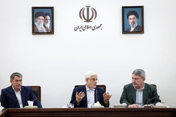 عارف: شهادت می‌دهم رئیس‌جمهور.../ پزشکیان از اسفند ماه حداقل ۱۰ بار درباره افزایش کالابرگ دستور داده/ گفتمان وفاق در اداره کشور خیلی خوب جواب داده است