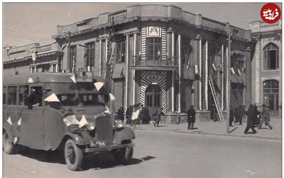 عکس/ اتوبوس دماغ‌دار در میدان توپخانه تهران؛ دهه ۲۰ شمسی