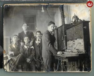 عکس/ کارمندان «تلفنخان اصفهان» در حدود ۹۰ سال قبل