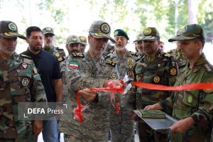 فرمانده کل ارتش: تا ۲۰ نسل هم شده می‌جنگیم و اجازه خدشه به ایران را نمی دهیم/ ایران جای این نیست که از آن سوی دنیا بگوید نقشه کشور را عوض می‌کنم