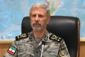 فرمانده کل ارتش: ملت ایران تسلیم نمی‌شود