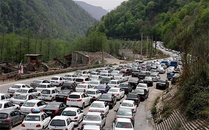 قابل توجه مسافران؛ ترافیک سنگین در محورهای شمالی/ این جاده از ساعت ۱۳ امروز یکطرفه می‌شود
