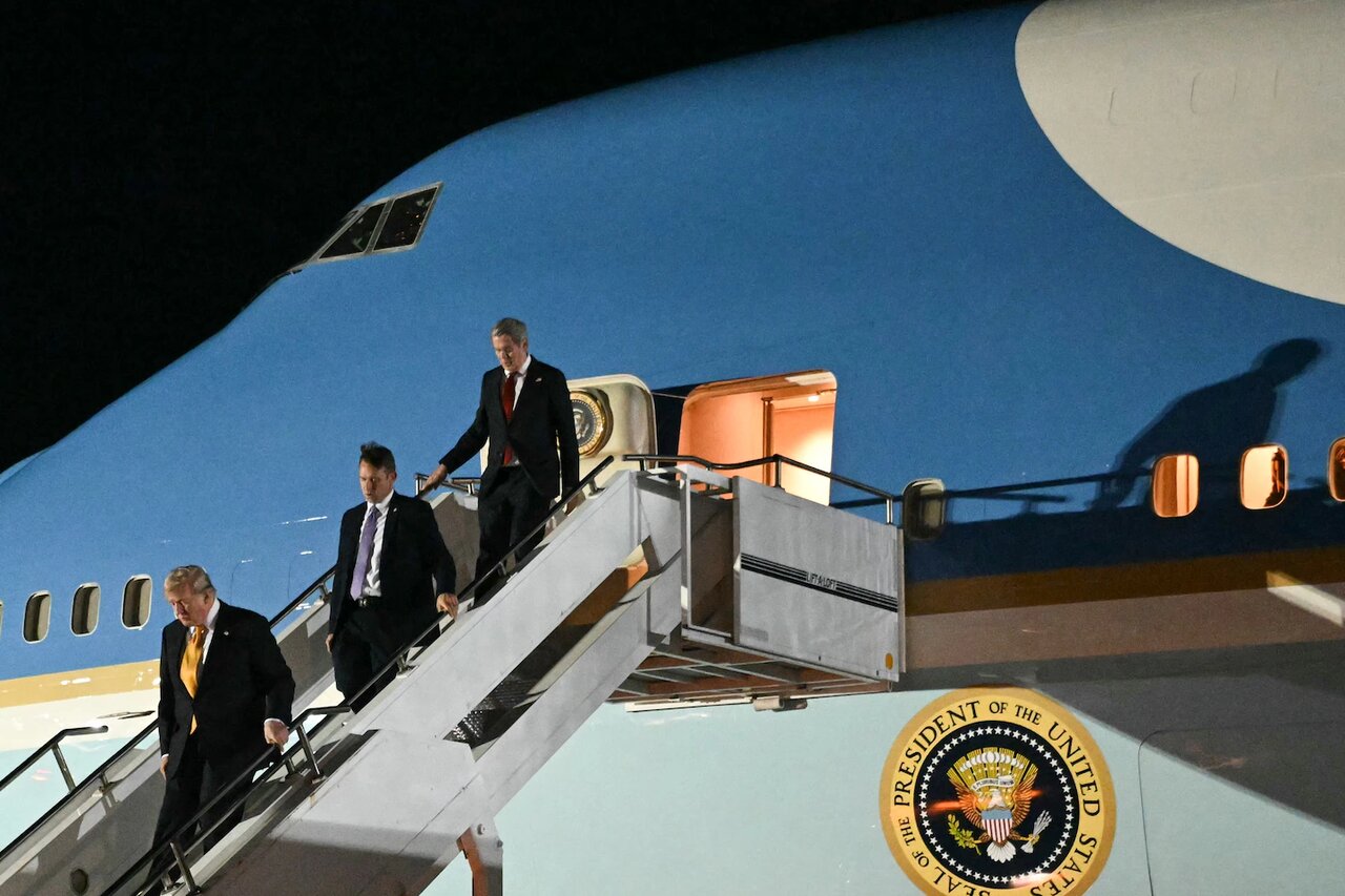 ماجرای فرار هوایی ترامپ از آنکارا از وحشت تهدید موشکی و ترور توسط ایران / فریب خبرنگاران کاخ سفید با هواپیمای قلابی / استفاده از کامیون خدمات فرودگاهی