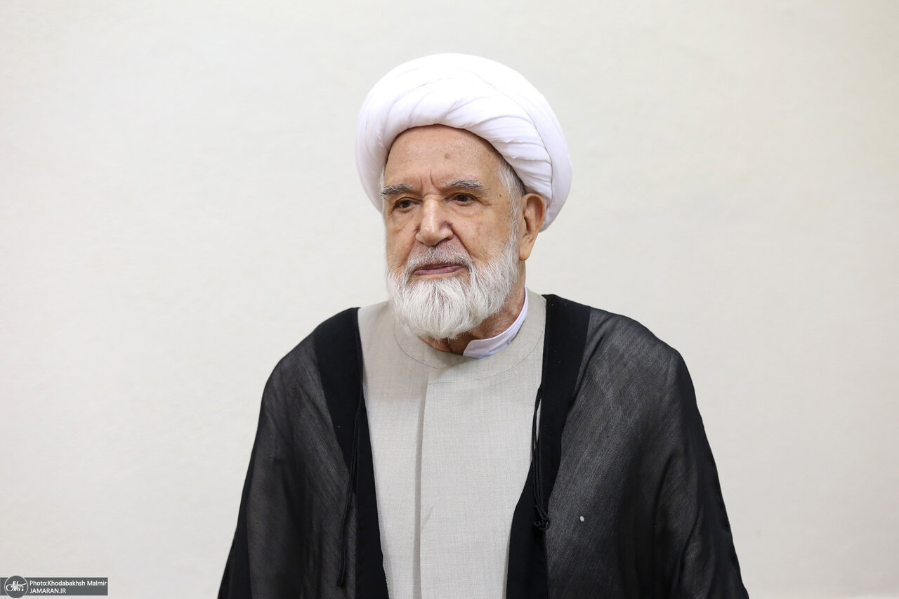 نخستین مصاحبه مهدی کروبی پس از حصر در حرم امام(ره): در راهی که از دهه ۴۰ انتخاب کردیم، تجدید نکرده‌ایم/ همه چیز ما و جامعه «امام» است