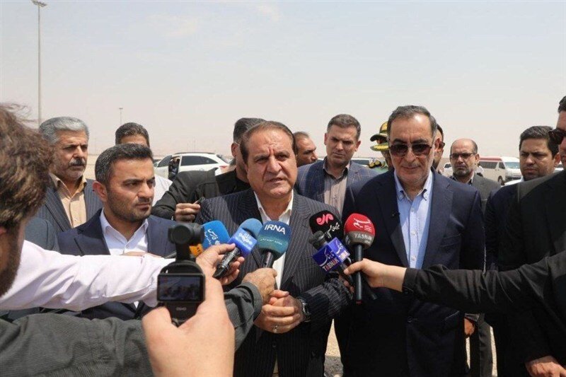 نخستین نیروگاه خورشیدی سایبانی در پارکینگ اربعین مهران کلید خورد/ تولید برق پاک در کنار حفاظت از خودروهای زائران