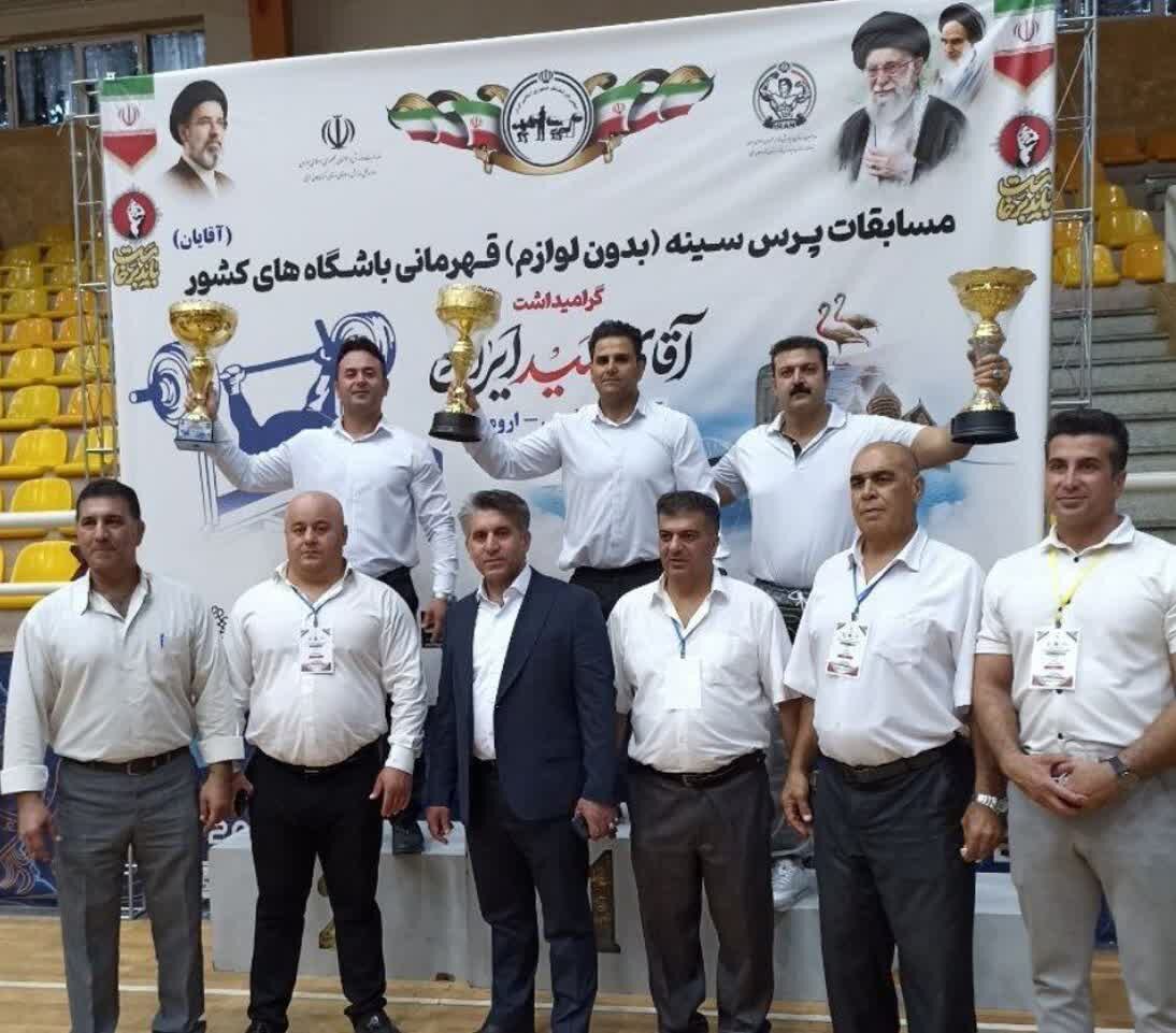 نمایندگان استان کردستان در مسابقات پرس سینه قهرمانی کشور خوش درخشیدند