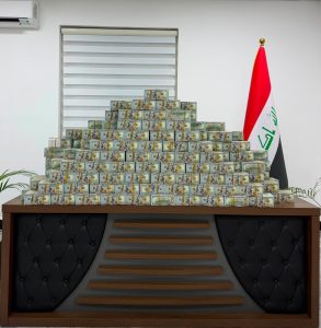 هنوز از خانه مسئولان پول نقد و شمش طلا بیرون کشیده می‌شود + عکس / شکار بزرگ بغداد در اقلیم؛ توقیف ۲۰ میلیون دلار پول نقد، ۶۰ کیلو طلا و خودروهای لوکس