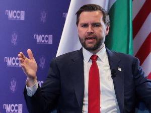 ونس: باید بتوانیم نفت بیشتری از تنگه هرمز خارج کنیم