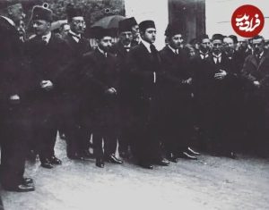 احمدشاه و برادرانش در مراسم تشییع‌جنازه محمدعلی‌شاه در ایتالیا / عکس