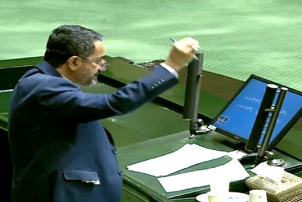 افشاگری تند عضو کمیسیون امنیت ملی/ یک نماینده و حزب «شین» دنبال کودتا علیه دولت پزشکیان بود/ آنها در مجلس هو شدند!