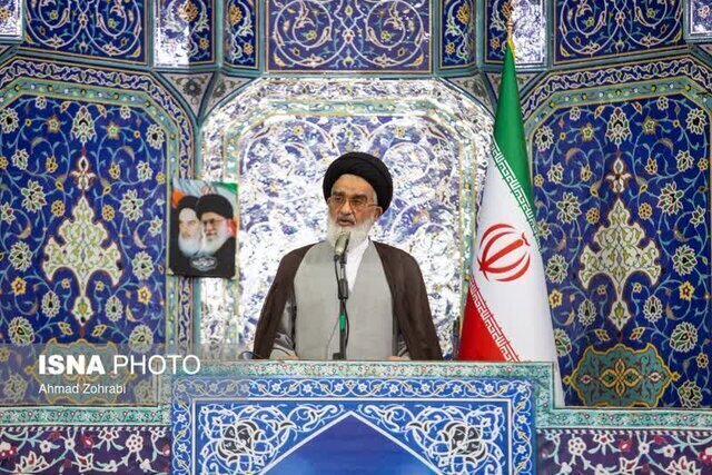 امام جمعه قم: دشمن از بستن تنگه هرمز بیشتر می ترسید تا بمب اتم جمهوری اسلامی/ ما دل خوشی از دموکرات‌ها هم نداریم!