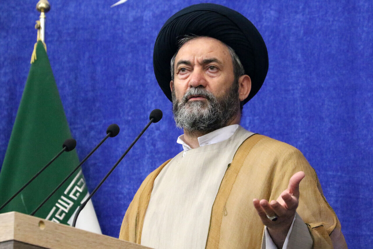 انتقاد امام جمعه اردبیل از حسین مرعشی: چرا با دروغ شاخدار امید ملت ما را بمباران می‌کنید؟