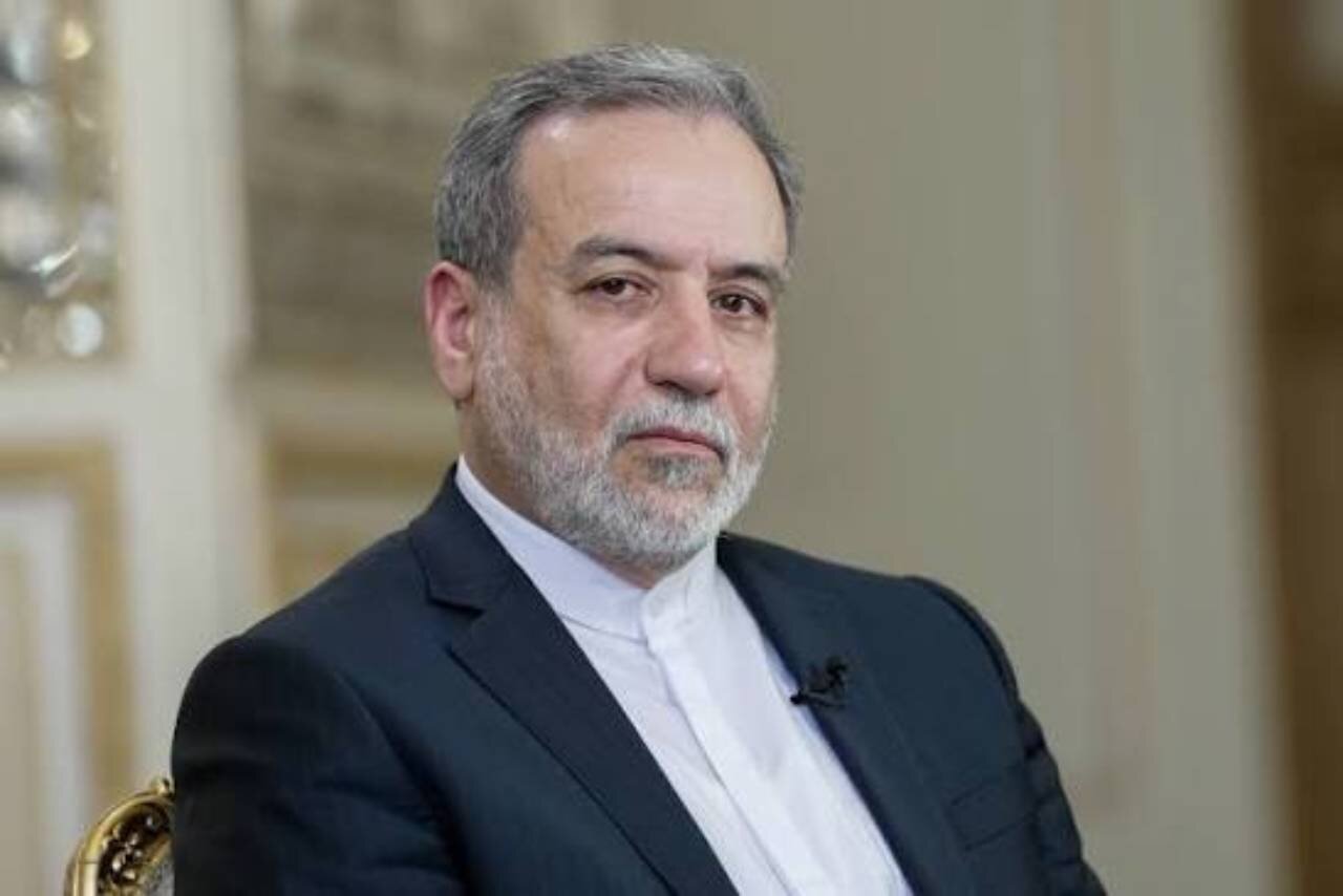 انتقاد صریح عراقچی از مواضع پاریس در دیدار با وزیرخارجه فرانسه؛ نباید مواضع دوگانه درپیش بگیرید/ «در دفاع از منافع ایران جدی و قاطع عمل خواهیم کرد»