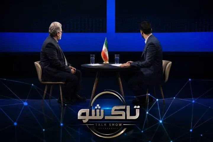 اینکه هنرمندان در مصاحبه ها به جای پرداختن به مسائل هنری، پته یکدیگر را روی آب بریزند و دعوای خود را علنی کنند چه سودی برای مخاطب دارد؟