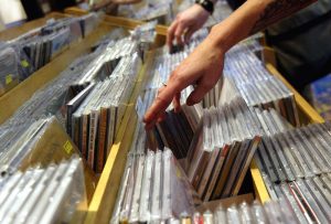 بازگشت طوفانی CD به بازار موسیقی جهان! / وقتی نسل Z تسلیم نوستالژی میشود