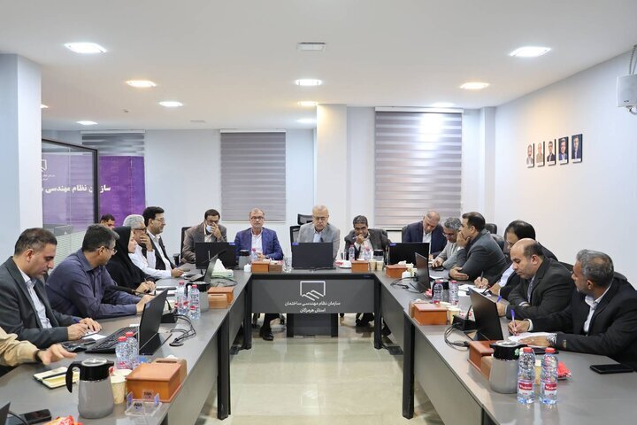 بررسی مشکلات شهرستان بندرعباس در نشست با استاندار