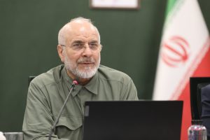 جدال لفظی قالیباف با نماینده تندرو درباره طرح نفوذ/ شما به بنده نمی‌توانید بگویید اقدامات ما خلاف آیین نامه است