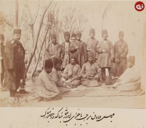 جلسه پرداخت حقوق آبدارچی‌ها در حضور ناصرالدین‌شاه / عکس