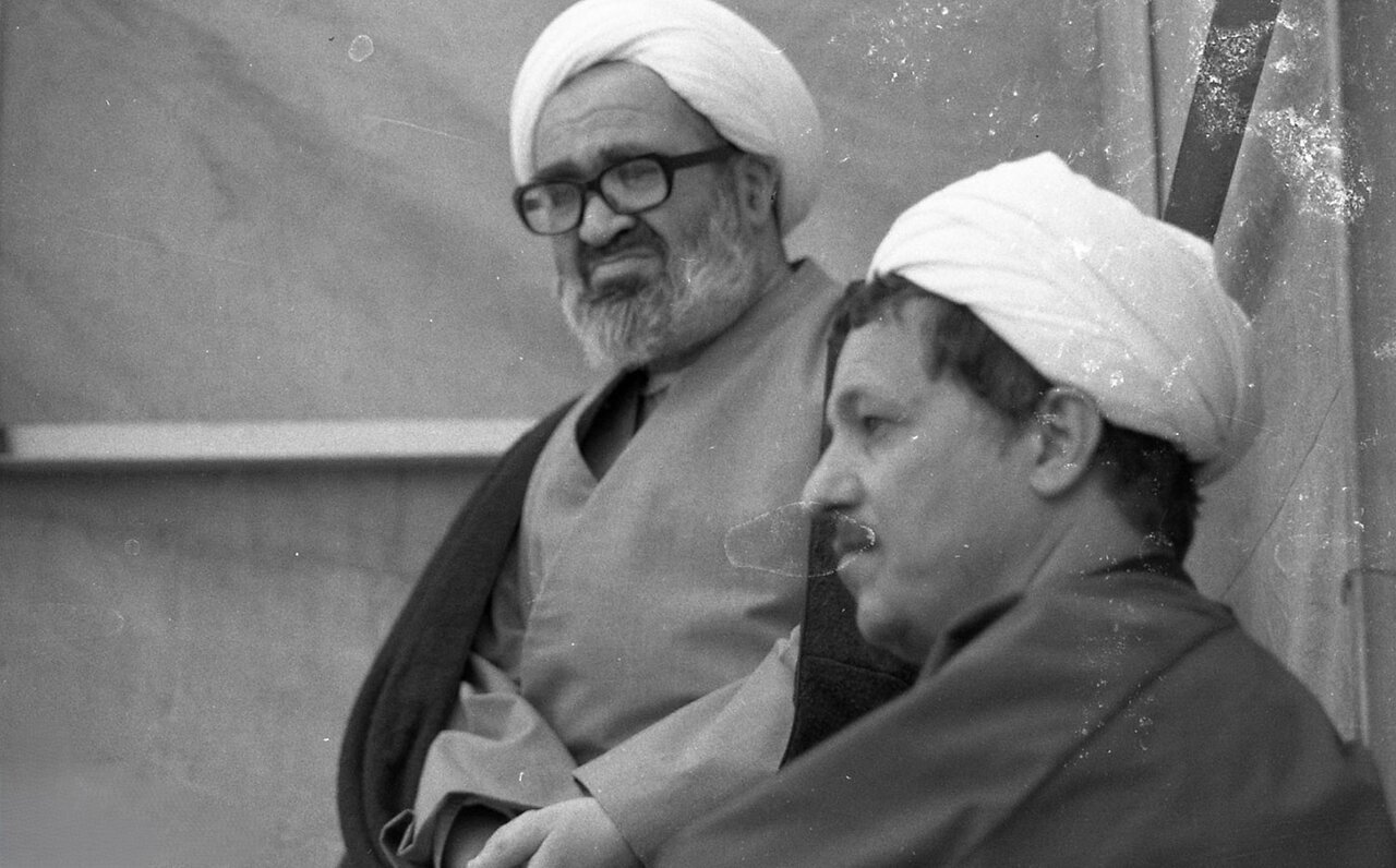 خاطرات هاشمی ۳۱ شهریور ۱۳۸۱: آیت‌الله منتظری اشغال سفارت‌ آمریکا را محکوم‌ کرده و خواستار تجدید رابطه با آمریکا شده‌اند