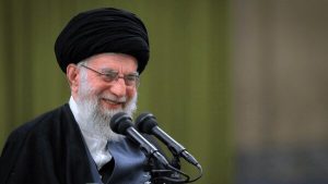 خاطره رهبر شهید از محاکمه اعضای نهضت آزادی در عشرت‌آباد/ تا آن زمان آقای طالقانی را از نزدیک ندیده بودم