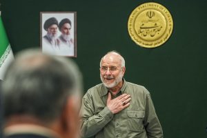 طرح مناقشه برانگیز مقابله با نفوذ یک گام دیگر به جلو رفت/ قول رئیس مجلس به کجا رسید؟ / حرف آخر را مجلس می‌زند؟