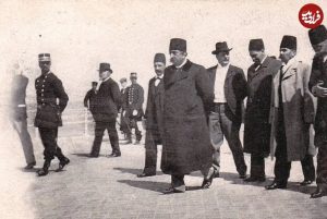 عکس/ مظفرالدین‌شاه در حال قدم زدن در شهر اوستنده بلژیک