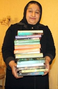 فرزند فهیمه رحیمی: خیلی‌ها گمان می‌کنند کتاب‌های مادرم از سر شانس، پرفروش شد
