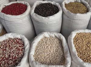 قیمت حبوبات امروز شنبه ۱۴ شهریور ۱۴۰۵/ لوبیا قرمز قلمی گران‌تر از سایر حبوبات