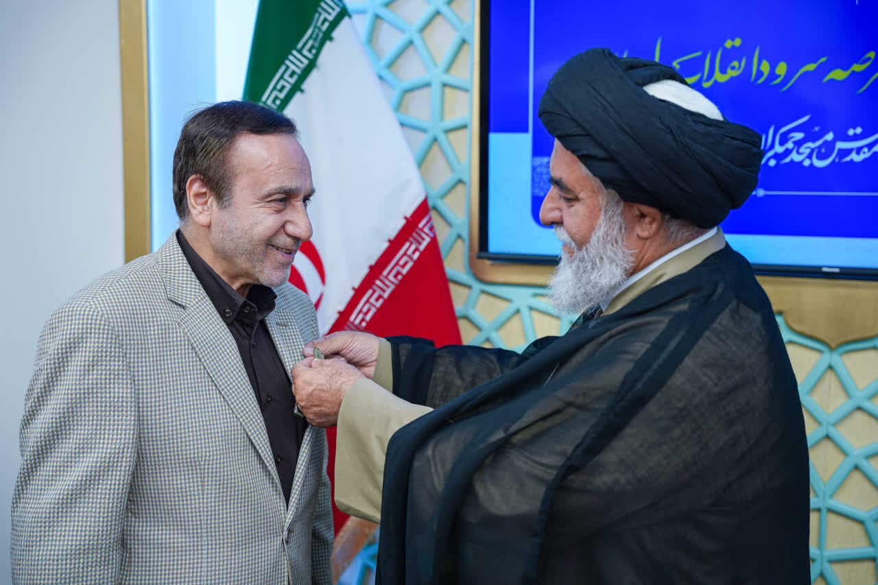 نشان خادمی مسجد جمکران بر سینه صدای ماندگار سرود انقلاب - خبرگزاری مهر | اخبار ایران و جهان