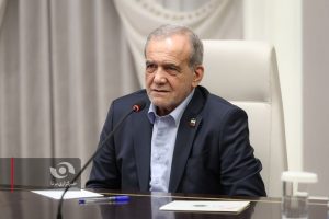 پزشکیان: گاهی تصور می‌کنیم باید یک نفر دستور بدهد و دیگران اطاعت کنند، اما با این روش کار را خراب می‌کنیم/ نباید اندیشه را به زنجیر بکشیم